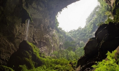 American excitedly visit to Son Doong cave 